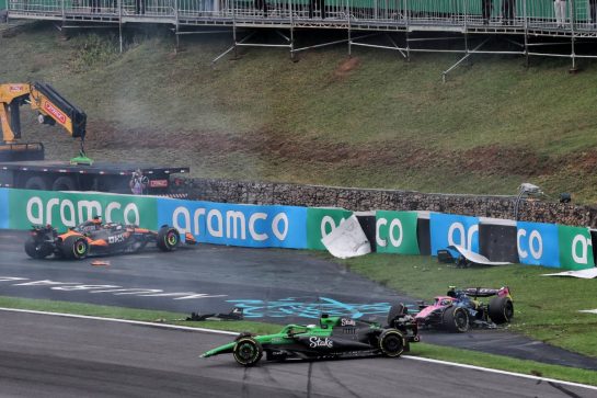 Oscar Piastri (AUS) McLaren MCL39; Franco Colapinto (ARG) Alpine F1 Team A525; and Nico Hulkenberg (GER) Sauber C45 crashed in the race.
08.11.2025. Formula 1 World Championship, Rd 21, Brazilian Grand Prix, Sao Paulo, Brazil, Sprint and Qualifying Day.
- www.xpbimages.com, EMail: requests@xpbimages.com © Copyright: Charniaux / XPB Images