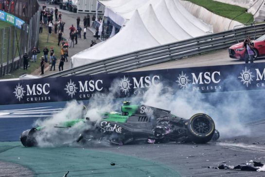 Gabriel Bortoleto (BRA) Sauber C45 crashed out of the race.
08.11.2025. Formula 1 World Championship, Rd 21, Brazilian Grand Prix, Sao Paulo, Brazil, Sprint and Qualifying Day.
- www.xpbimages.com, EMail: requests@xpbimages.com © Copyright: Charniaux / XPB Images