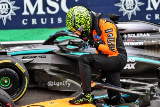 Sprint winner Lando Norris (GBR) McLaren MCL39 celebrates in parc ferme.
08.11.2025. Formula 1 World Championship, Rd 21, Brazilian Grand Prix, Sao Paulo, Brazil, Sprint and Qualifying Day.
- www.xpbimages.com, EMail: requests@xpbimages.com © Copyright: Batchelor / XPB Images