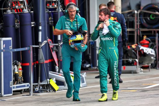 (L to R): Edoardo Bendinelli (ITA) Aston Martin F1 Team Personal Trainer with Fernando Alonso (ESP) Aston Martin F1 Team.
08.11.2025. Formula 1 World Championship, Rd 21, Brazilian Grand Prix, Sao Paulo, Brazil, Sprint and Qualifying Day.
- www.xpbimages.com, EMail: requests@xpbimages.com © Copyright: Batchelor / XPB Images