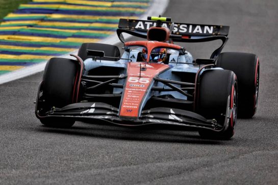 Carlos Sainz (ESP) Atlassian Williams Racing FW47.
08.11.2025. Formula 1 World Championship, Rd 21, Brazilian Grand Prix, Sao Paulo, Brazil, Sprint and Qualifying Day.
- www.xpbimages.com, EMail: requests@xpbimages.com © Copyright: Rew / XPB Images
