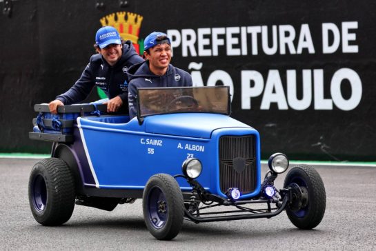 (L to R): Carlos Sainz (ESP) Atlassian Williams Racing and Alexander Albon (THA) Atlassian Williams Racing on the drivers' parade.
09.11.2025. Formula 1 World Championship, Rd 21, Brazilian Grand Prix, Sao Paulo, Brazil, Race Day.
- www.xpbimages.com, EMail: requests@xpbimages.com © Copyright: Batchelor / XPB Images