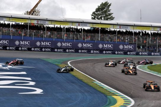 Charles Leclerc (MON) Ferrari SF-25 and Andrea Kimi Antonelli (ITA) Mercedes AMG F1 W16 run wide.
09.11.2025. Formula 1 World Championship, Rd 21, Brazilian Grand Prix, Sao Paulo, Brazil, Race Day.
- www.xpbimages.com, EMail: requests@xpbimages.com © Copyright: Batchelor / XPB Images
