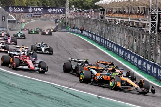 Lando Norris (GBR) McLaren MCL39 leads Charles Leclerc (MON) Ferrari SF-25; Andrea Kimi Antonelli (ITA) Mercedes AMG F1 W16; and Oscar Piastri (AUS) McLaren MCL39, who made contact at turn 1.
09.11.2025. Formula 1 World Championship, Rd 21, Brazilian Grand Prix, Sao Paulo, Brazil, Race Day.
- www.xpbimages.com, EMail: requests@xpbimages.com © Copyright: Charniaux / XPB Images