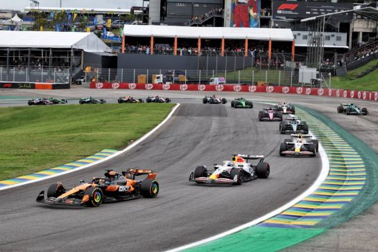 Oscar Piastri (AUS) McLaren MCL39 at the start of the race.
09.11.2025. Formula 1 World Championship, Rd 21, Brazilian Grand Prix, Sao Paulo, Brazil, Race Day.
- www.xpbimages.com, EMail: requests@xpbimages.com © Copyright: Rew / XPB Images