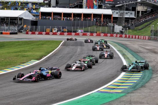 Pierre Gasly (FRA) Alpine F1 Team A525 at the start of the race.
09.11.2025. Formula 1 World Championship, Rd 21, Brazilian Grand Prix, Sao Paulo, Brazil, Race Day.
- www.xpbimages.com, EMail: requests@xpbimages.com © Copyright: Rew / XPB Images