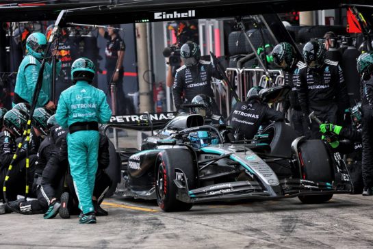 George Russell (GBR) Mercedes AMG F1 W16 makes a pit stop.
09.11.2025. Formula 1 World Championship, Rd 21, Brazilian Grand Prix, Sao Paulo, Brazil, Race Day.
- www.xpbimages.com, EMail: requests@xpbimages.com © Copyright: Batchelor / XPB Images