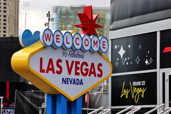 Paddock atmosphere - Welcome to Las Vegas sign.
19.11.2025. Formula 1 World Championship, Rd 22, Las Vegas Grand Prix, Las Vegas, Nevada, USA, Preparation Day.
- www.xpbimages.com, EMail: requests@xpbimages.com © Copyright: Moy / XPB Images