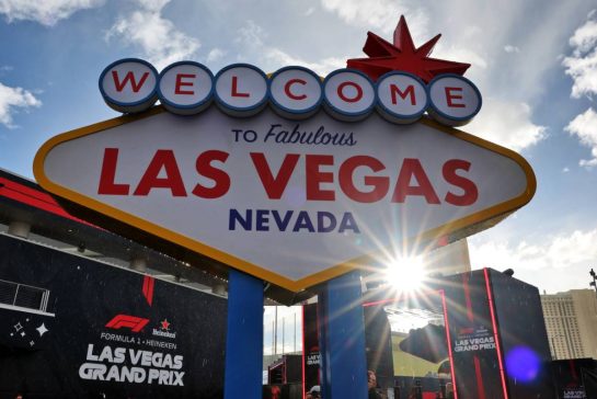 Paddock atmosphere - Welcome to Las Vegas sign.
19.11.2025. Formula 1 World Championship, Rd 22, Las Vegas Grand Prix, Las Vegas, Nevada, USA, Preparation Day.
- www.xpbimages.com, EMail: requests@xpbimages.com © Copyright: Moy / XPB Images