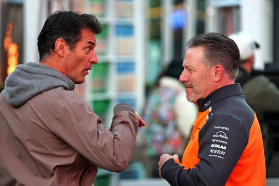 (L to R): Mark Webber (AUS) Channel 4 Presenter / Driver Manager with Zak Brown (USA) McLaren Executive Director.
19.11.2025. Formula 1 World Championship, Rd 22, Las Vegas Grand Prix, Las Vegas, Nevada, USA, Preparation Day.
- www.xpbimages.com, EMail: requests@xpbimages.com © Copyright: Batchelor / XPB Images