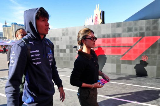 (L to R): Alexander Albon (THA) Atlassian Williams Racing with his girlfriend Muni Lily He (CHN) Professional Golfer.
20.11.2025. Formula 1 World Championship, Rd 22, Las Vegas Grand Prix, Las Vegas, Nevada, USA, Practice Day
- www.xpbimages.com, EMail: requests@xpbimages.com © Copyright: Batchelor / XPB Images
