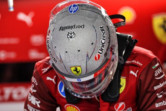 Lewis Hamilton (GBR) Ferrari SF-25.
20.11.2025. Formula 1 World Championship, Rd 22, Las Vegas Grand Prix, Las Vegas, Nevada, USA, Practice Day
- www.xpbimages.com, EMail: requests@xpbimages.com © Copyright: Batchelor / XPB Images