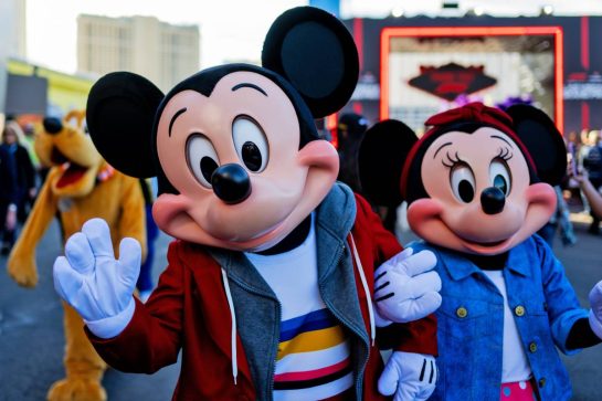 (L to R): Mickey Mouse (USA) with Minnie Mouse (USA).
20.11.2025. Formula 1 World Championship, Rd 22, Las Vegas Grand Prix, Las Vegas, Nevada, USA, Practice Day
- www.xpbimages.com, EMail: requests@xpbimages.com © Copyright: Price / XPB Images