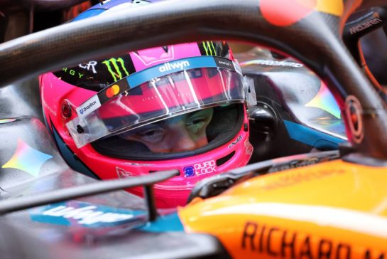 Oscar Piastri (AUS) McLaren MCL39.
20.11.2025. Formula 1 World Championship, Rd 22, Las Vegas Grand Prix, Las Vegas, Nevada, USA, Practice Day
- www.xpbimages.com, EMail: requests@xpbimages.com © Copyright: Batchelor / XPB Images