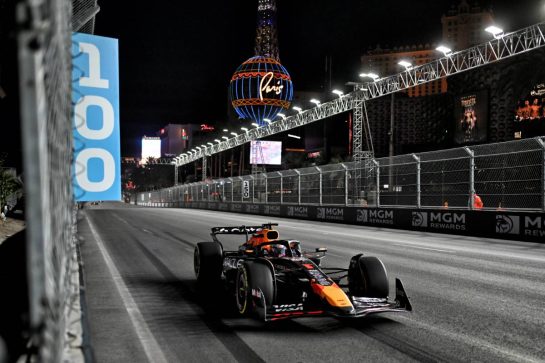 Max Verstappen (NLD) Red Bull Racing RB21.
20.11.2025. Formula 1 World Championship, Rd 22, Las Vegas Grand Prix, Las Vegas, Nevada, USA, Practice Day
- www.xpbimages.com, EMail: requests@xpbimages.com © Copyright: Price / XPB Images