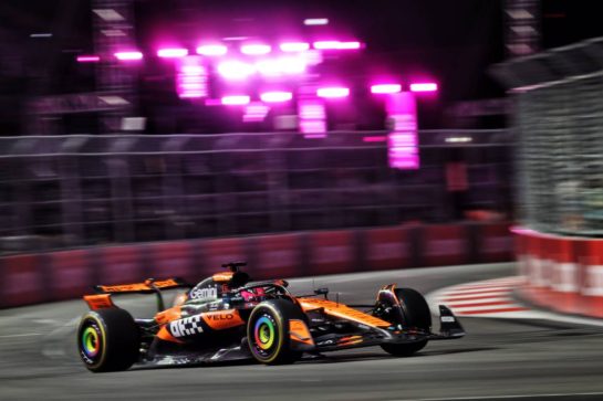 Oscar Piastri (AUS) McLaren MCL39.
20.11.2025. Formula 1 World Championship, Rd 22, Las Vegas Grand Prix, Las Vegas, Nevada, USA, Practice Day
- www.xpbimages.com, EMail: requests@xpbimages.com © Copyright: Bearne / XPB Images