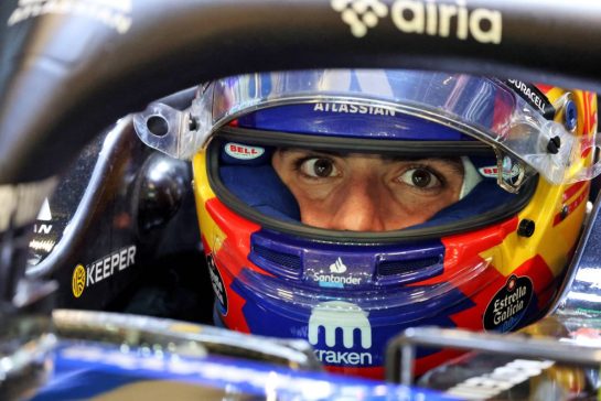 Carlos Sainz (ESP) Atlassian Williams Racing FW47.
20.11.2025. Formula 1 World Championship, Rd 22, Las Vegas Grand Prix, Las Vegas, Nevada, USA, Practice Day
- www.xpbimages.com, EMail: requests@xpbimages.com © Copyright: Batchelor / XPB Images