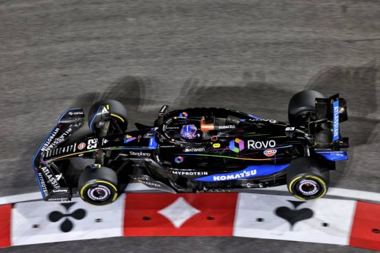 Alexander Albon (THA) Atlassian Williams Racing FW47.
20.11.2025. Formula 1 World Championship, Rd 22, Las Vegas Grand Prix, Las Vegas, Nevada, USA, Practice Day
- www.xpbimages.com, EMail: requests@xpbimages.com © Copyright: Bearne / XPB Images