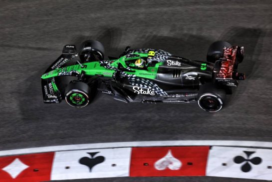 Gabriel Bortoleto (BRA) Sauber C45.
20.11.2025. Formula 1 World Championship, Rd 22, Las Vegas Grand Prix, Las Vegas, Nevada, USA, Practice Day
- www.xpbimages.com, EMail: requests@xpbimages.com © Copyright: Bearne / XPB Images