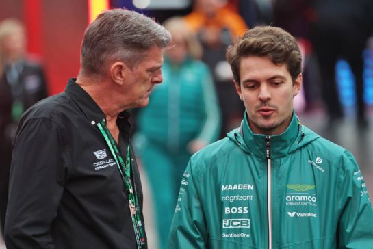 (L to R): Graeme Lowdon (GBR) Cadillac Formula 1 Team, Team Principal with Felipe Drugovich (BRA) Aston Martin F1 Team, Reserve and Development Programme Driver.
21.11.2025. Formula 1 World Championship, Rd 22, Las Vegas Grand Prix, Las Vegas, Nevada, USA, Qualifying Day.
- www.xpbimages.com, EMail: requests@xpbimages.com © Copyright: Batchelor / XPB Images