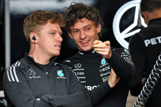 Andrea Kimi Antonelli (ITA) Mercedes AMG F1 (Right).
21.11.2025. Formula 1 World Championship, Rd 22, Las Vegas Grand Prix, Las Vegas, Nevada, USA, Qualifying Day.
- www.xpbimages.com, EMail: requests@xpbimages.com © Copyright: Batchelor / XPB Images