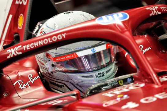 Lewis Hamilton (GBR) Ferrari SF-25.
21.11.2025. Formula 1 World Championship, Rd 22, Las Vegas Grand Prix, Las Vegas, Nevada, USA, Qualifying Day.
- www.xpbimages.com, EMail: requests@xpbimages.com © Copyright: Batchelor / XPB Images