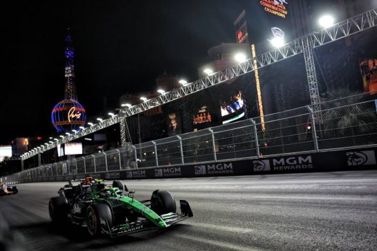 Gabriel Bortoleto (BRA) Sauber C45.
21.11.2025. Formula 1 World Championship, Rd 22, Las Vegas Grand Prix, Las Vegas, Nevada, USA, Qualifying Day.
- www.xpbimages.com, EMail: requests@xpbimages.com © Copyright: Bearne / XPB Images