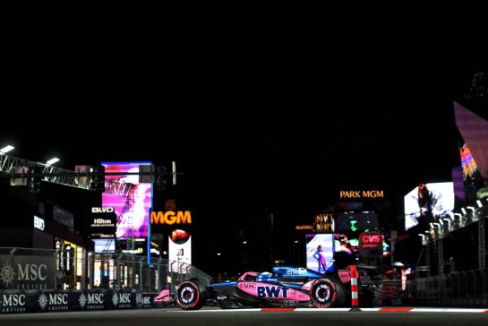 Franco Colapinto (ARG) Alpine F1 Team A525.
21.11.2025. Formula 1 World Championship, Rd 22, Las Vegas Grand Prix, Las Vegas, Nevada, USA, Qualifying Day.
- www.xpbimages.com, EMail: requests@xpbimages.com © Copyright: Bearne / XPB Images