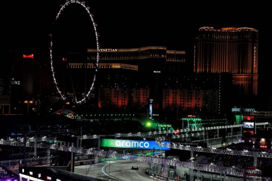 Lewis Hamilton (GBR) Ferrari SF-25.
21.11.2025. Formula 1 World Championship, Rd 22, Las Vegas Grand Prix, Las Vegas, Nevada, USA, Qualifying Day.
- www.xpbimages.com, EMail: requests@xpbimages.com © Copyright: Moy / XPB Images
