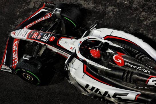 Esteban Ocon (FRA) Haas VF-25.
21.11.2025. Formula 1 World Championship, Rd 22, Las Vegas Grand Prix, Las Vegas, Nevada, USA, Qualifying Day.
- www.xpbimages.com, EMail: requests@xpbimages.com © Copyright: Moy / XPB Images