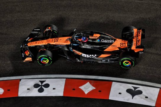 Oscar Piastri (AUS) McLaren MCL39.
21.11.2025. Formula 1 World Championship, Rd 22, Las Vegas Grand Prix, Las Vegas, Nevada, USA, Qualifying Day.
- www.xpbimages.com, EMail: requests@xpbimages.com © Copyright: Moy / XPB Images