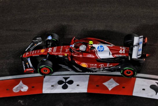 Lewis Hamilton (GBR) Ferrari SF-25.
21.11.2025. Formula 1 World Championship, Rd 22, Las Vegas Grand Prix, Las Vegas, Nevada, USA, Qualifying Day.
- www.xpbimages.com, EMail: requests@xpbimages.com © Copyright: Moy / XPB Images