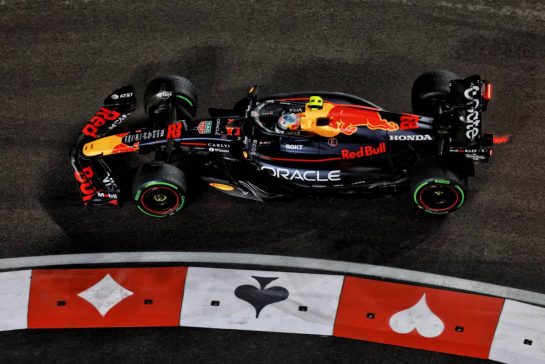 Yuki Tsunoda (JPN) Red Bull Racing RB21.
21.11.2025. Formula 1 World Championship, Rd 22, Las Vegas Grand Prix, Las Vegas, Nevada, USA, Qualifying Day.
- www.xpbimages.com, EMail: requests@xpbimages.com © Copyright: Moy / XPB Images