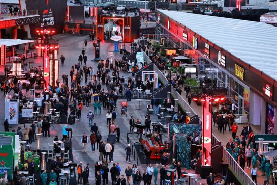 Paddock atmosphere.
21.11.2025. Formula 1 World Championship, Rd 22, Las Vegas Grand Prix, Las Vegas, Nevada, USA, Qualifying Day.
- www.xpbimages.com, EMail: requests@xpbimages.com © Copyright: Moy / XPB Images