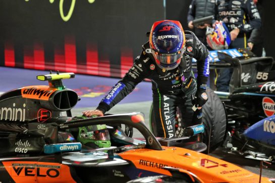 (L to R): Pole sitter Lando Norris (GBR) McLaren MCL39 in qualifying parc ferme with third placed Carlos Sainz (ESP) Atlassian Williams Racing.
21.11.2025. Formula 1 World Championship, Rd 22, Las Vegas Grand Prix, Las Vegas, Nevada, USA, Qualifying Day.
- www.xpbimages.com, EMail: requests@xpbimages.com © Copyright: Batchelor / XPB Images