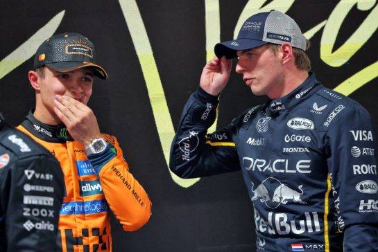 (L to R): Lando Norris (GBR) McLaren with Max Verstappen (NLD) Red Bull Racing in qualifying parc ferme.
21.11.2025. Formula 1 World Championship, Rd 22, Las Vegas Grand Prix, Las Vegas, Nevada, USA, Qualifying Day.
- www.xpbimages.com, EMail: requests@xpbimages.com © Copyright: Batchelor / XPB Images