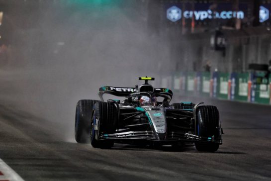 Andrea Kimi Antonelli (ITA) Mercedes AMG F1 W16.
21.11.2025. Formula 1 World Championship, Rd 22, Las Vegas Grand Prix, Las Vegas, Nevada, USA, Qualifying Day.
- www.xpbimages.com, EMail: requests@xpbimages.com © Copyright: Moy / XPB Images