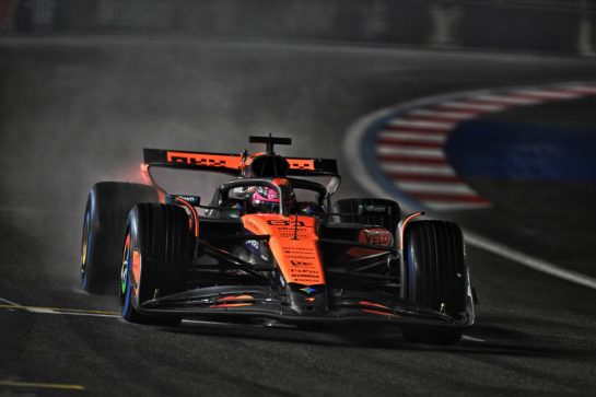 Oscar Piastri (AUS) McLaren MCL39.
21.11.2025. Formula 1 World Championship, Rd 22, Las Vegas Grand Prix, Las Vegas, Nevada, USA, Qualifying Day.
- www.xpbimages.com, EMail: requests@xpbimages.com © Copyright: Price / XPB Images