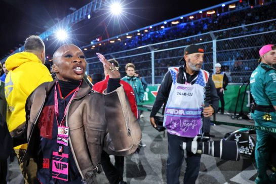 Cynthia Erivo (GBR) Actress on the grid.
22.11.2025. Formula 1 World Championship, Rd 22, Las Vegas Grand Prix, Las Vegas, Nevada, USA, Race Day.
- www.xpbimages.com, EMail: requests@xpbimages.com © Copyright: Batchelor / XPB Images