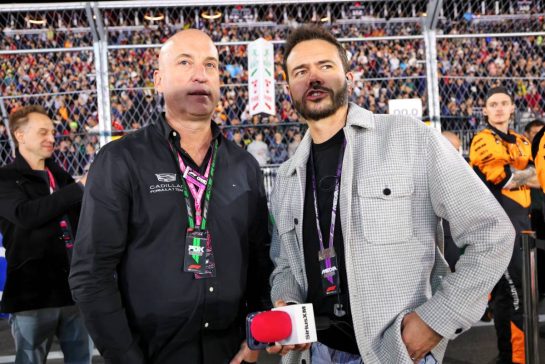 (L to R): Dan Towriss (USA) Cadillac F1 Team and TWG Motorsports CEO with Chris Medland (GBR) F1 Presenter on the grid.
22.11.2025. Formula 1 World Championship, Rd 22, Las Vegas Grand Prix, Las Vegas, Nevada, USA, Race Day.
- www.xpbimages.com, EMail: requests@xpbimages.com © Copyright: Batchelor / XPB Images
