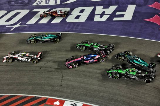Pierre Gasly (FRA) Alpine F1 Team A525 andf Nico Hulkenberg (GER) Sauber C45 make contact at the start of the race ahead of Lance Stroll (CDN) Aston Martin F1 Team AMR25 and Gabriel Bortoleto (BRA) Sauber C45.
22.11.2025. Formula 1 World Championship, Rd 22, Las Vegas Grand Prix, Las Vegas, Nevada, USA, Race Day.
- www.xpbimages.com, EMail: requests@xpbimages.com © Copyright: Bearne / XPB Images