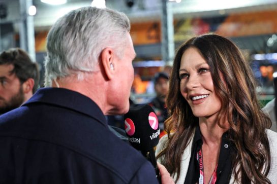 (L to R): David Coulthard (GBR) Channel 4 F1 Commentator with Catherine Zeta-Jones (GBR) Actress on the grid.
22.11.2025. Formula 1 World Championship, Rd 22, Las Vegas Grand Prix, Las Vegas, Nevada, USA, Race Day.
- www.xpbimages.com, EMail: requests@xpbimages.com © Copyright: Batchelor / XPB Images