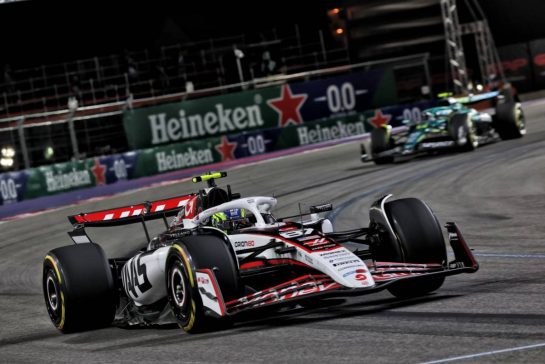 Oliver Bearman (GBR) Haas VF-25.
22.11.2025. Formula 1 World Championship, Rd 22, Las Vegas Grand Prix, Las Vegas, Nevada, USA, Race Day.
- www.xpbimages.com, EMail: requests@xpbimages.com © Copyright: Batchelor / XPB Images