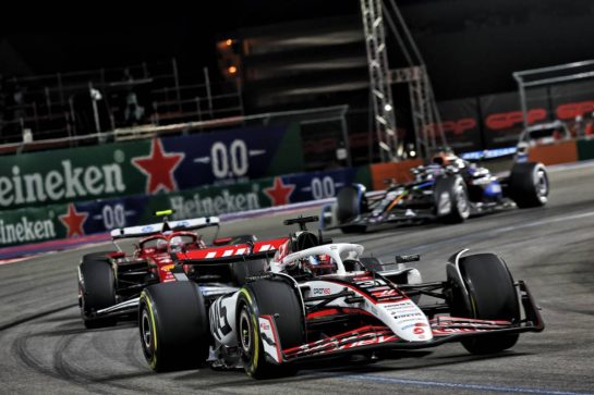 Esteban Ocon (FRA) Haas VF-25.
22.11.2025. Formula 1 World Championship, Rd 22, Las Vegas Grand Prix, Las Vegas, Nevada, USA, Race Day.
- www.xpbimages.com, EMail: requests@xpbimages.com © Copyright: Batchelor / XPB Images