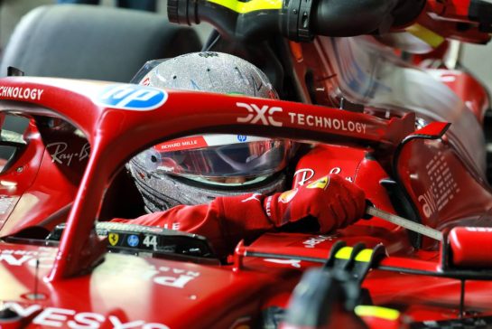 Lewis Hamilton (GBR) Ferrari SF-25 on the grid.
22.11.2025. Formula 1 World Championship, Rd 22, Las Vegas Grand Prix, Las Vegas, Nevada, USA, Race Day.
- www.xpbimages.com, EMail: requests@xpbimages.com © Copyright: Moy / XPB Images