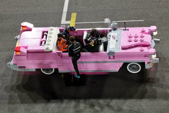 Max Verstappen (NLD) Red Bull Racing with Lando Norris (GBR) McLaren and George Russell (GBR) Mercedes AMG F1 in the Lego Pink Cadillac with Terry Crews (USA) Actor at the end of the race.
22.11.2025. Formula 1 World Championship, Rd 22, Las Vegas Grand Prix, Las Vegas, Nevada, USA, Race Day.
- www.xpbimages.com, EMail: requests@xpbimages.com © Copyright: Bearne / XPB Images