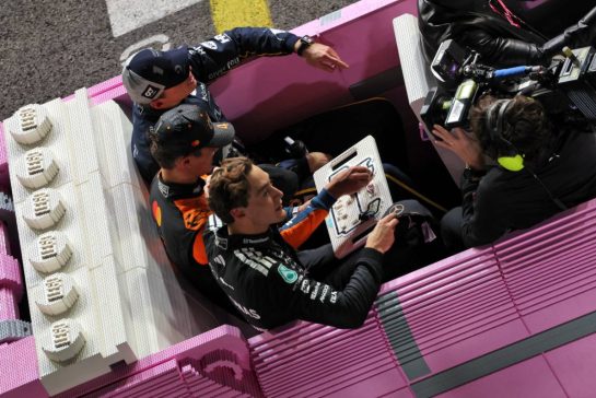 Max Verstappen (NLD) Red Bull Racing with Lando Norris (GBR) McLaren and George Russell (GBR) Mercedes AMG F1 in the Lego Pink Cadillac with Terry Crews (USA) Actor at the end of the race.
22.11.2025. Formula 1 World Championship, Rd 22, Las Vegas Grand Prix, Las Vegas, Nevada, USA, Race Day.
- www.xpbimages.com, EMail: requests@xpbimages.com © Copyright: Bearne / XPB Images