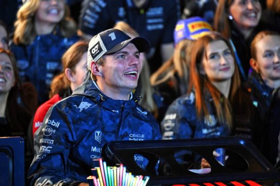 Race winner Max Verstappen (NLD) Red Bull Racing celebrates with the team.
22.11.2025. Formula 1 World Championship, Rd 22, Las Vegas Grand Prix, Las Vegas, Nevada, USA, Race Day.
- www.xpbimages.com, EMail: requests@xpbimages.com © Copyright: Price / XPB Images
