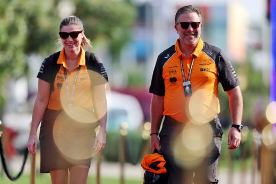 (L to R): Chloe Todd (GBR) McLaren Chief of Staff to the CEO with Zak Brown (USA) McLaren Executive Director.
28.11.2025 Formula 1 World Championship, Rd 23, Qatar Grand Prix, Doha, Qatar, Sprint Qualifying Day.
- www.xpbimages.com, EMail: requests@xpbimages.com © Copyright: Charniaux / XPB Images