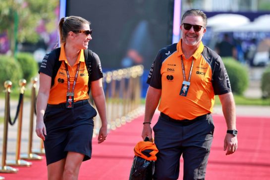 (L to R): Chloe Todd (GBR) McLaren Chief of Staff to the CEO with Zak Brown (USA) McLaren Executive Director.
28.11.2025 Formula 1 World Championship, Rd 23, Qatar Grand Prix, Doha, Qatar, Sprint Qualifying Day.
- www.xpbimages.com, EMail: requests@xpbimages.com © Copyright: Moy / XPB Images